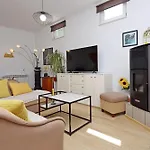 度假居 House With A Parking Space - 17533 诺维·维诺多尔斯基