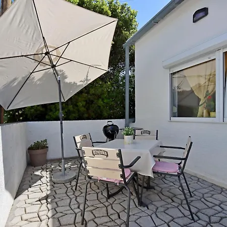 House With A Parking Space - 17533 Feriehus