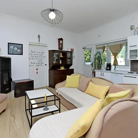 House With A Parking Space - 17533 * 노비비노돌스키