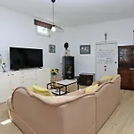 House With A Parking Space - 17533