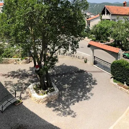 House With A Parking Space - 17533