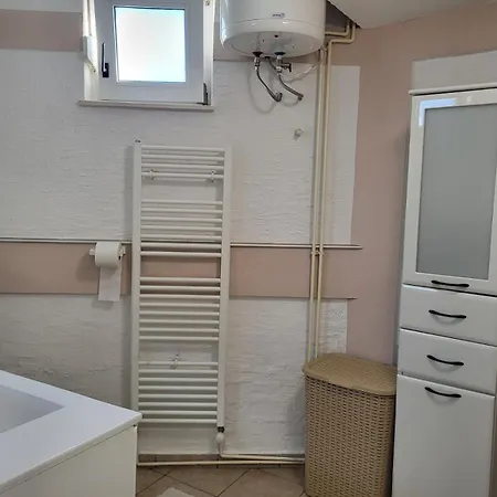 House With A Parking Space - 17533 Holiday home