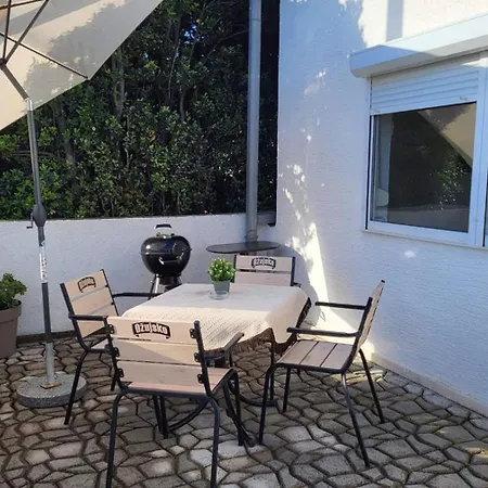 House With A Parking Space - 17533 Holiday home