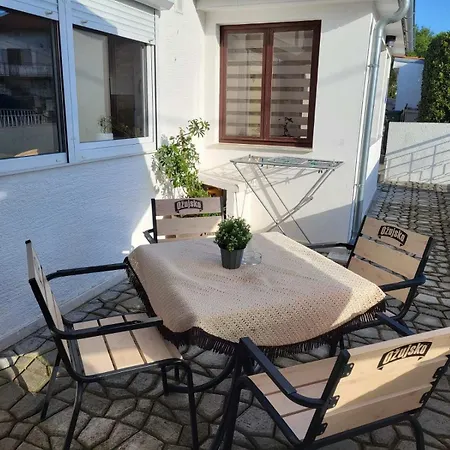 House With A Parking Space - 17533 Holiday home