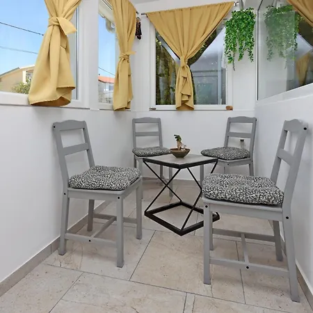 House With A Parking Space - 17533