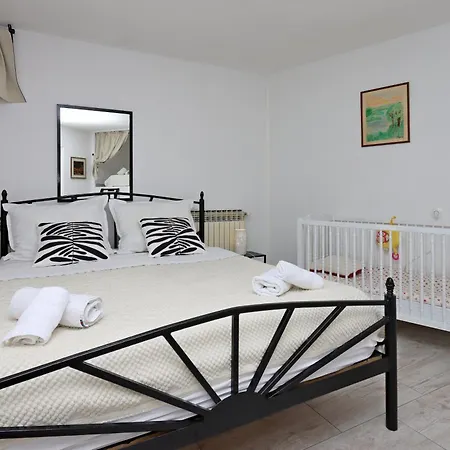 Holiday home House With A Parking Space - 17533 Novi Vinodolski