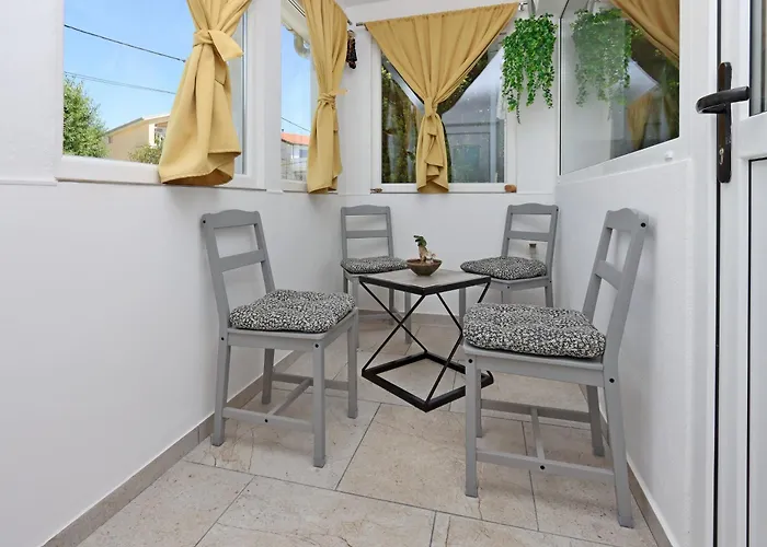 House With A Parking Space - 17533